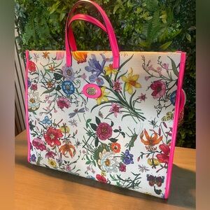 GUCCI
Canvas Large Flora Tote Pink Multicolor